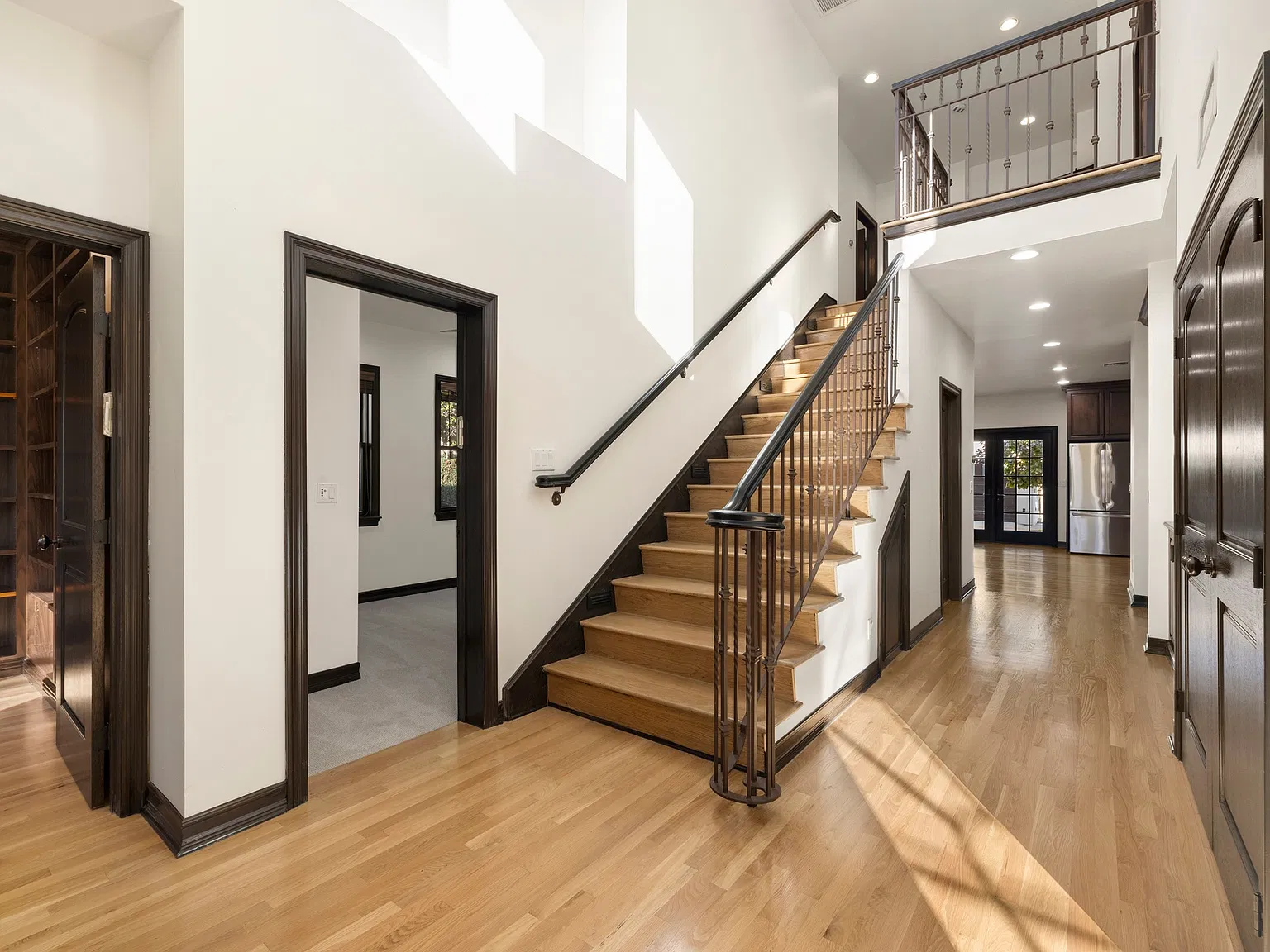 5 bed, 4.5 bath, 3270 sqft, $12,000 — Photo 3