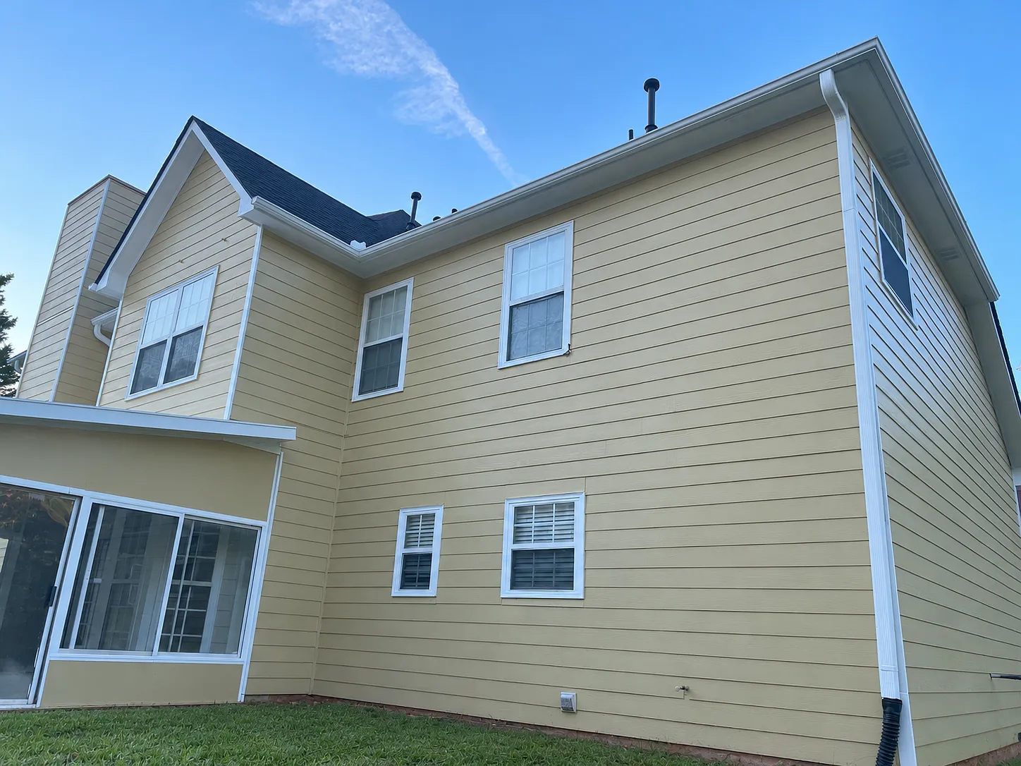 4 bed, 2.5 bath, 2644 sqft, $2,700 — Photo 3