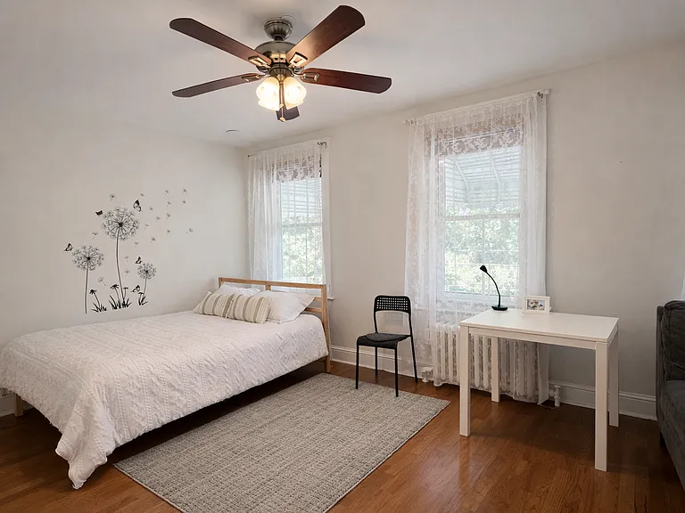 1401 W Virginia Ave NE — Photo 4