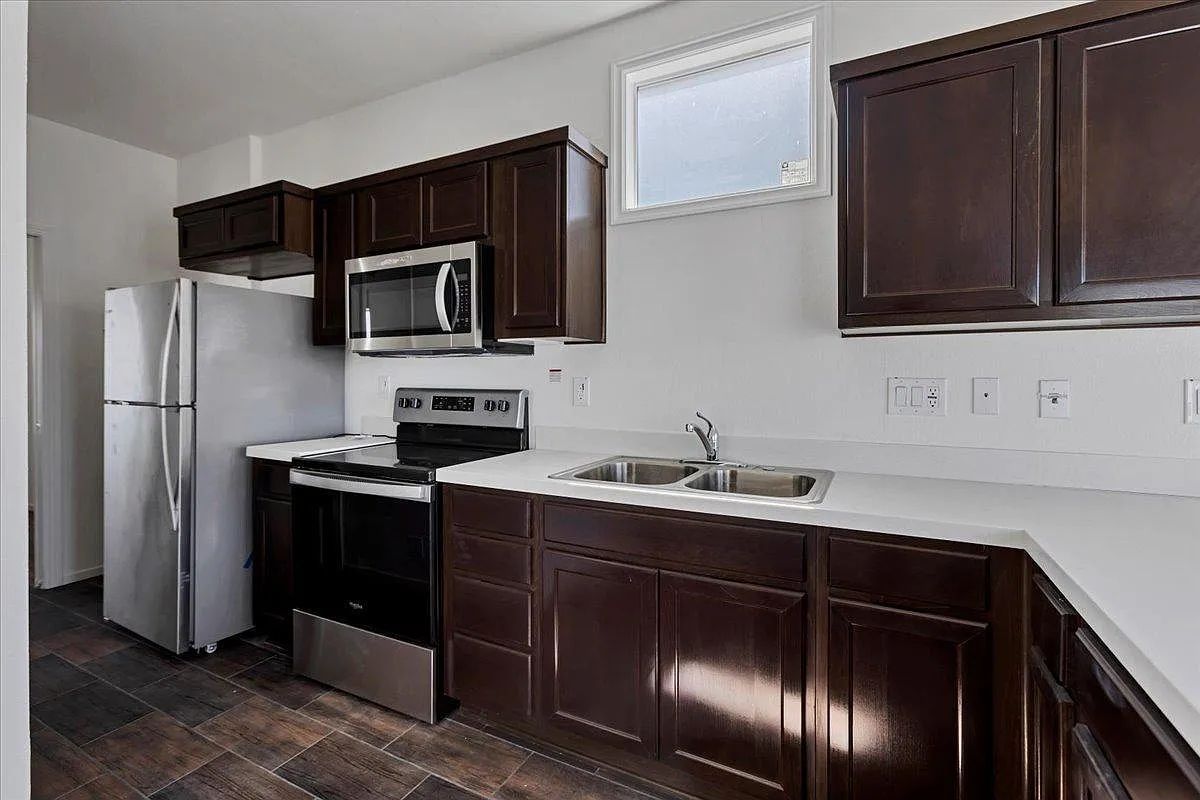971 W Main St — Photo 3