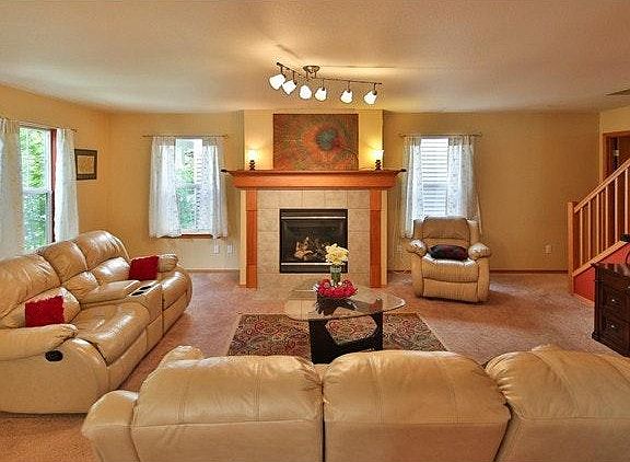 living room w gas fireplace
