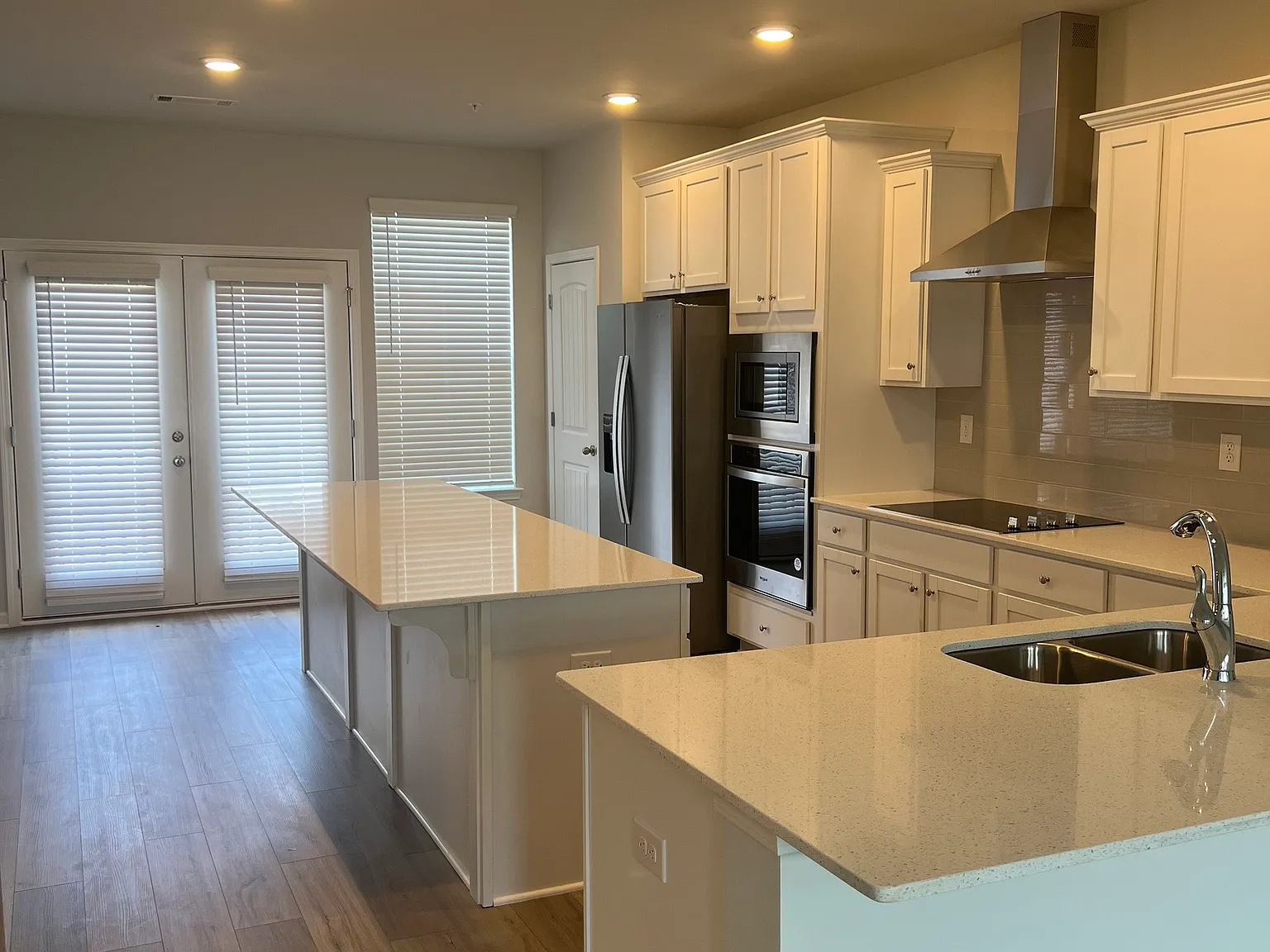 3 bed, 2.5 bath, 1897 sqft, $2,570 — Photo 4