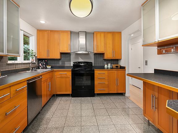 3rd image of 5265 Highland Dr