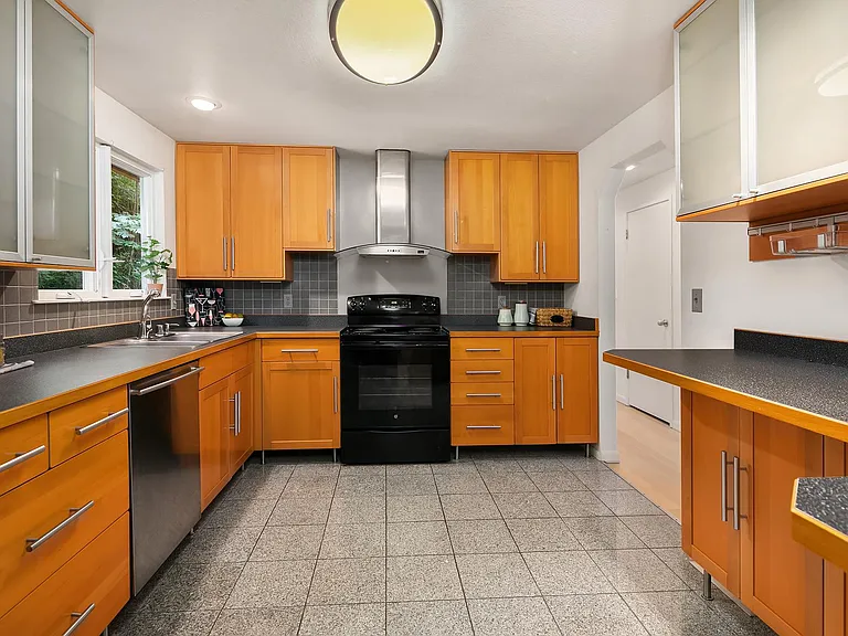 5265 Highland Dr — Photo 3