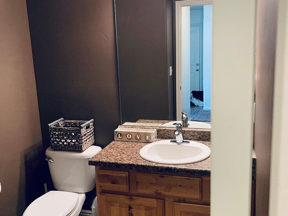 1st image of 607 W Goldenrod Way