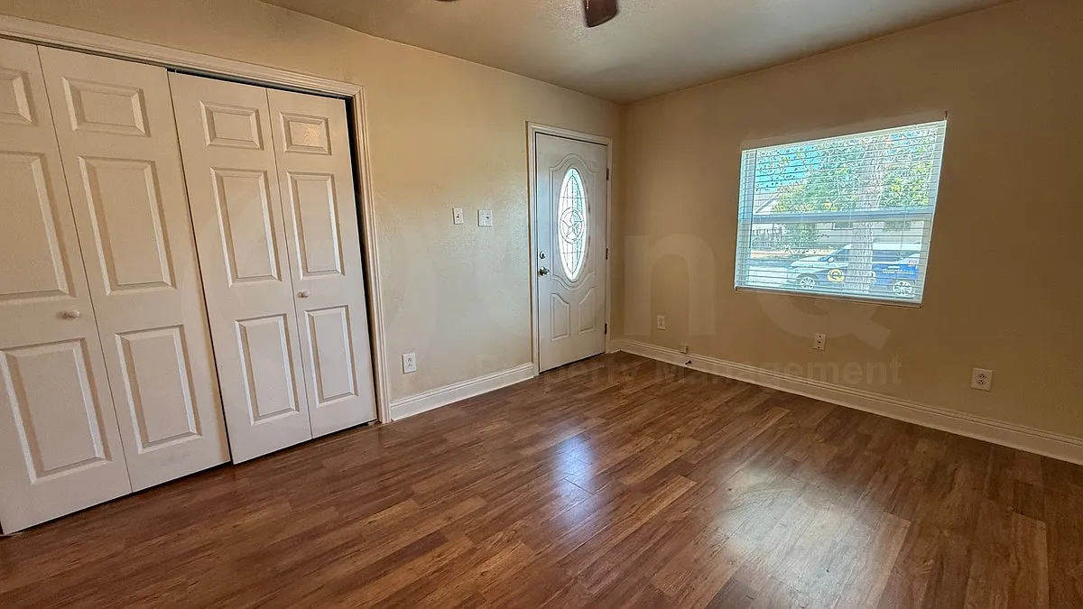 2 bed, 1.0 bath, 739 sqft, $1,500 — Photo 4