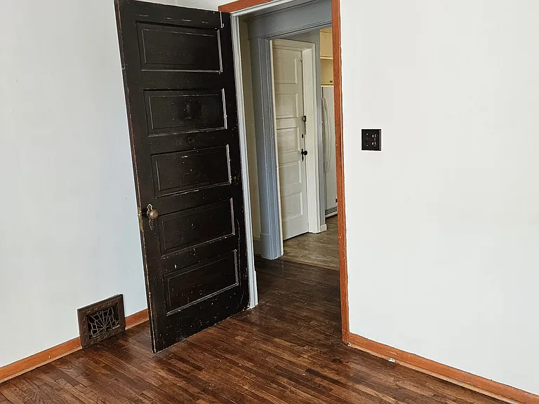 1041 W State St — Photo 12