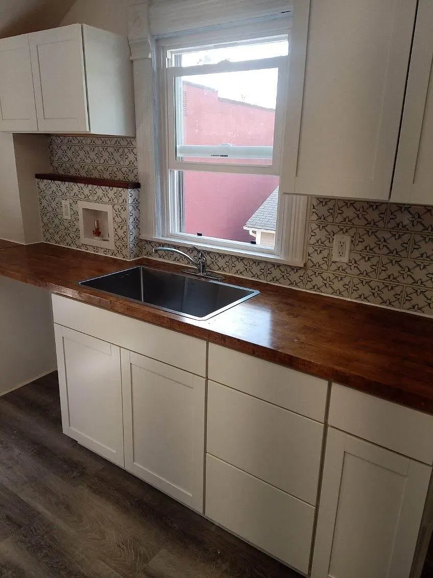 3 bed, 900 sqft, $1,100 — Photo 1