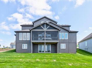 22053 W 99th Ter, Lenexa, KS 66220