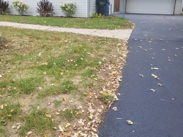 1426 Kings Rd, Carpentersville, IL 60110