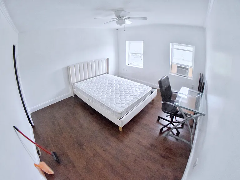 3300 Chestnut Ave — Photo 10