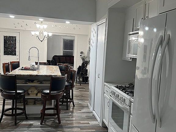 3rd image of 706 Arthur St