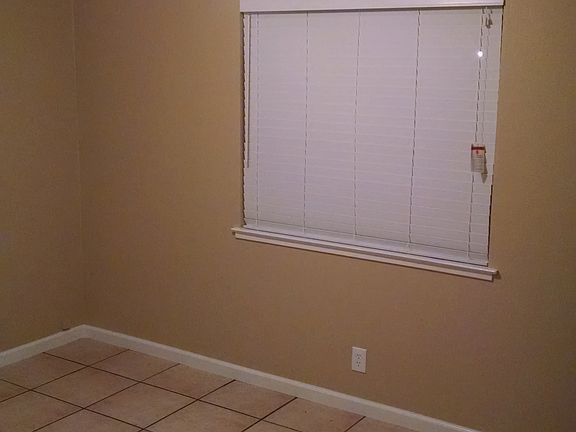 5th image of 7239 Larchmont Dr