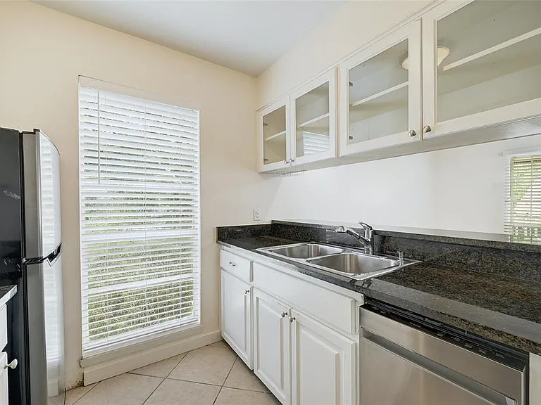1510 W 6th St #212 — Photo 13