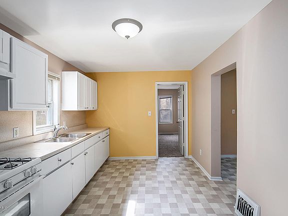 4th image of 929 Lincoln Ave NW