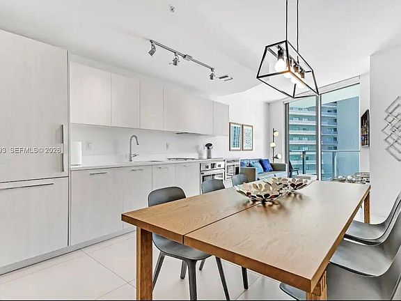 4th image of 501 NE 31st St Unit 1607