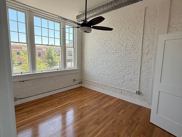 2033 W Broad St — Photo 20