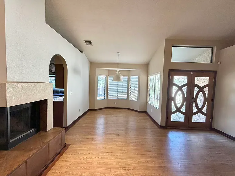 8979 E Gail Rd — Photo 4