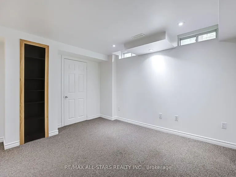 51 Playfair Rd — Photo 31