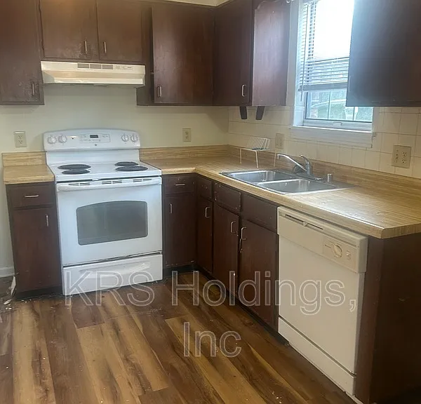 1181 Rosedale Dr — Photo 5