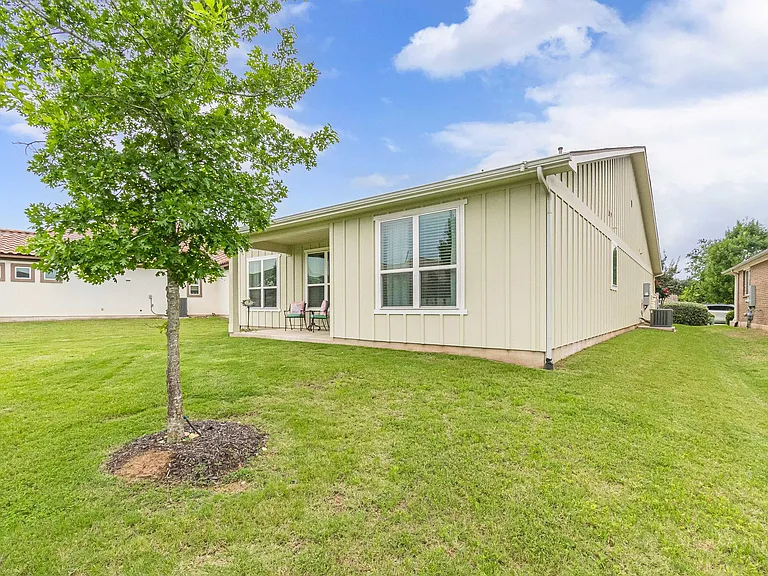 115 Laughing Pear Cv — Photo 36