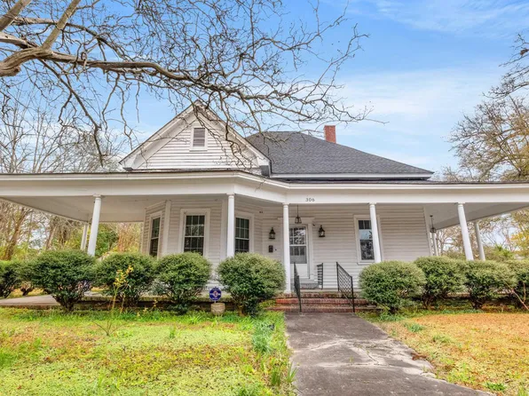 306 E Wine St., Mullins, SC 29574
