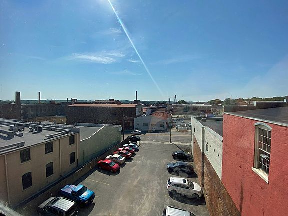 5th image of 315 Lynn St #301