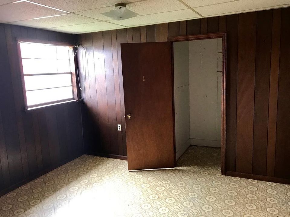 2nd image of 611 Churchill Rd