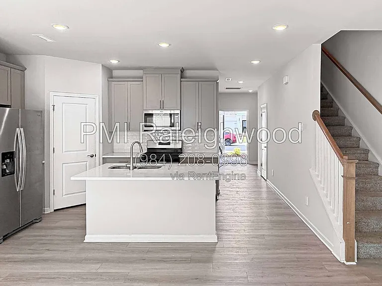 671 Rolling Fields Dr — Photo 4