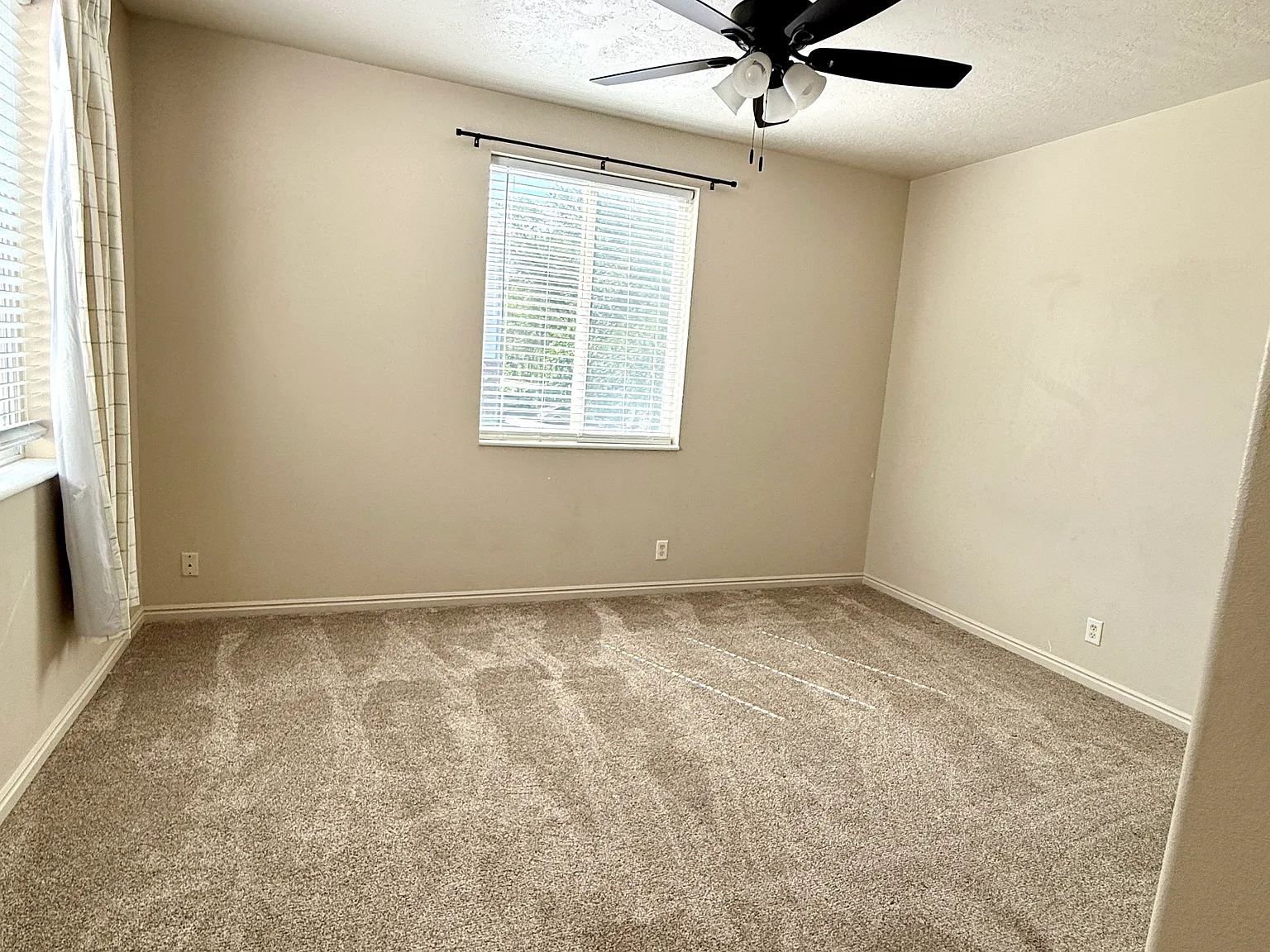 3 bed, 1142 sqft, $1,750 — Photo 4