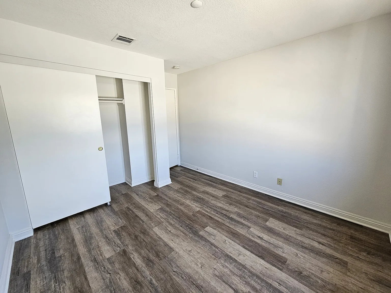 3 bed, 1267 sqft, $3,400 — Photo 2