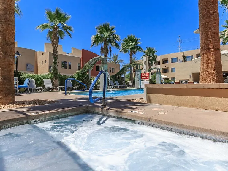Las Aguas Apartments — Photo 12