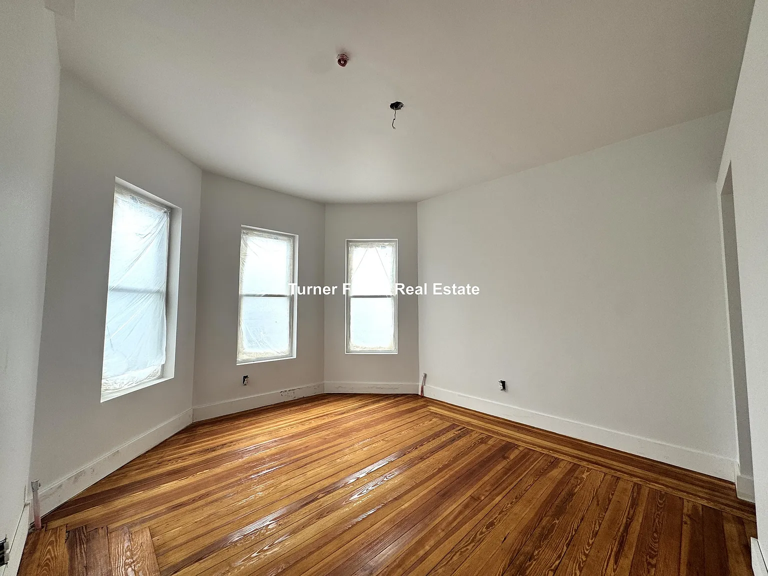 4 bed, 9999 sqft, $5,000 — Photo 4