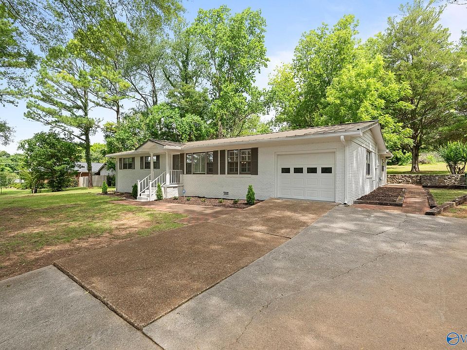 1st image of 703 Weatherly Rd SE