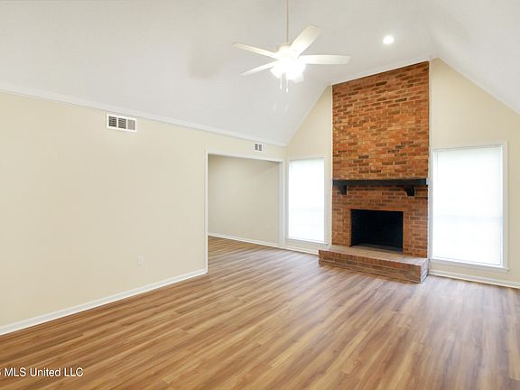 4th image of 2334 N Pine Lea Dr