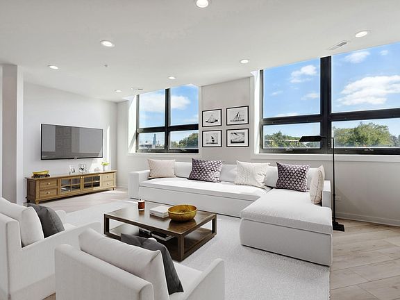 4th image of 1740 N Milwaukee Ave #2