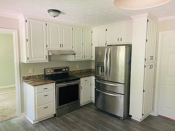 2nd image of 634 Monticello Ln