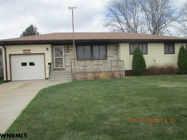 1914 Avenue L, Scottsbluff, NE 69361