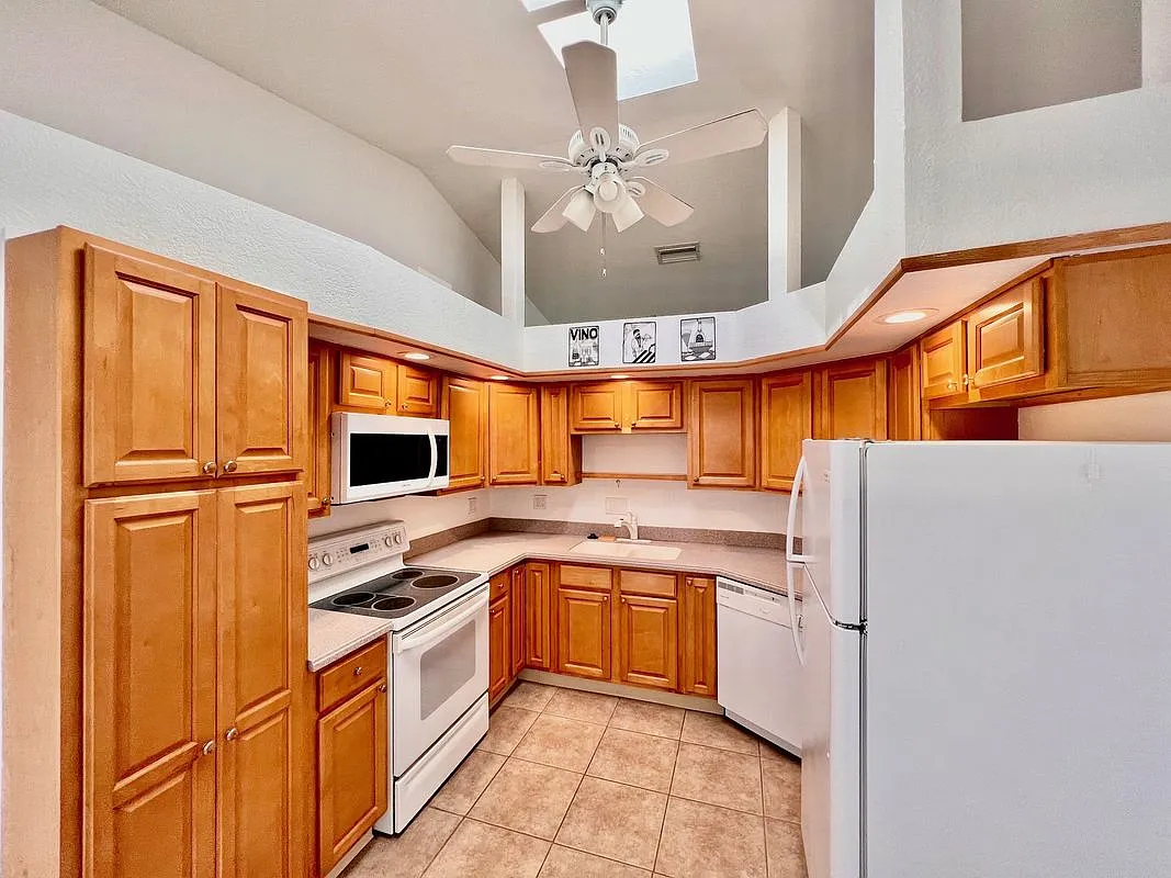 3 bed, 2.0 bath, 1181 sqft, $1,500 — Photo 2