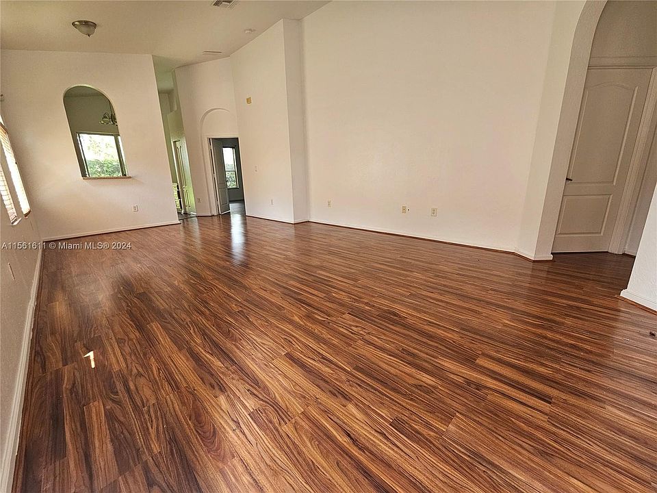 2nd image of 1016 NE 39th Ave