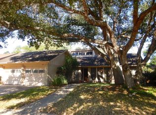 407 Navajo Dr, Victoria, TX 77904