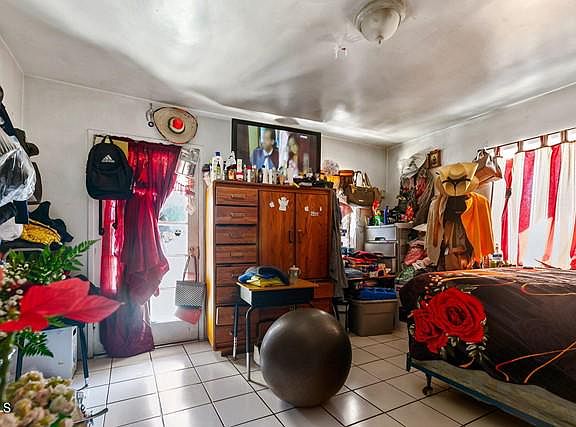 5th image of 709 E Harvard Blvd