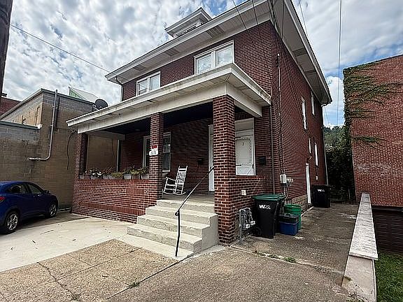 2nd image of 115 Fornoff St
