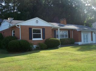 1107 Kentucky Ln, Paintsville, KY 41240