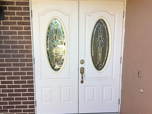 3rd image of 1521 SE 10th Pl