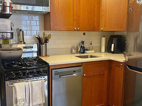 4th image of 89 Bleecker St APT 1H