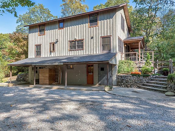 2nd image of 72 Ketewomoke Dr