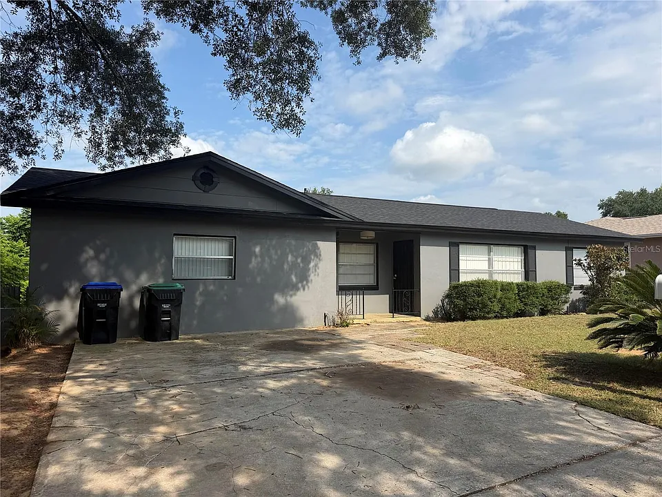2262 Menomonee Ct