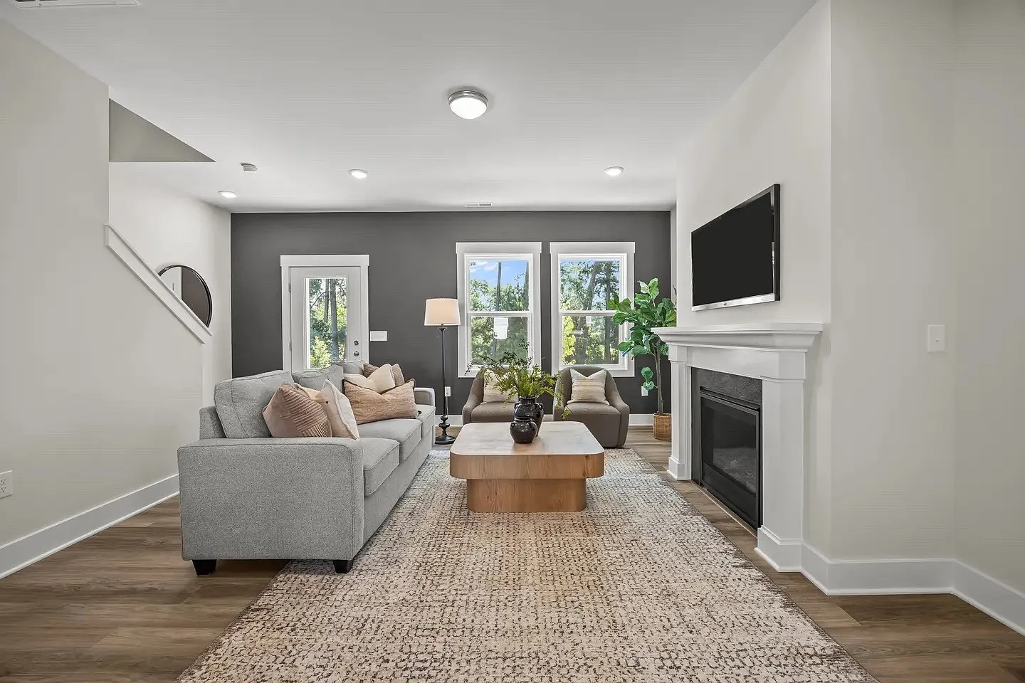 3 bed, 2.5 bath, 1589 sqft, $2,200 — Photo 3