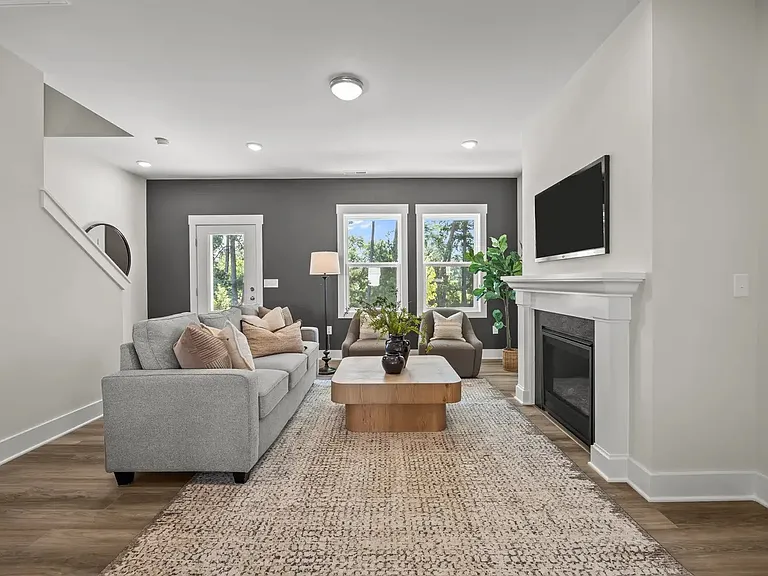 863 Central Park Dr — Photo 3